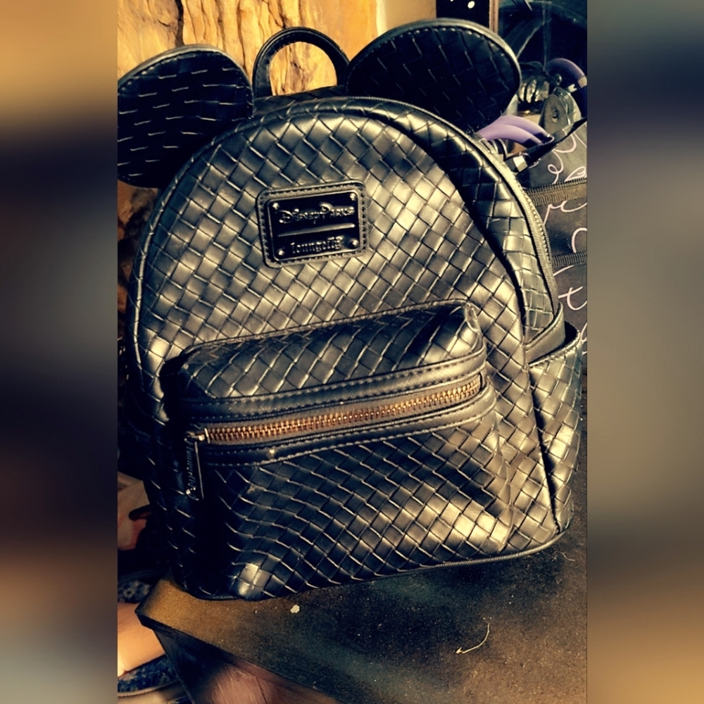 Mickey loungefly
